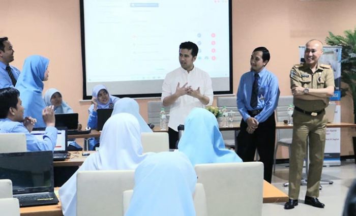 Wagub Emil: Metode Online dan Offline Learning Jadi Alternatif PBJJ Selama Libur Sekolah Wagub Emil: Metode Online dan Offline Learning Jadi Alternatif PBJJ Selama Libur Sekolah