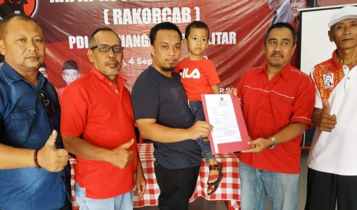 Pilwali Blitar 2020, Santoso dan Henry Ambil Formulir Pendaftaran Bacawali di DPC PDIP Pilwali Blitar 2020, Santoso dan Henry Ambil Formulir Pendaftaran Bacawali di DPC PDIP