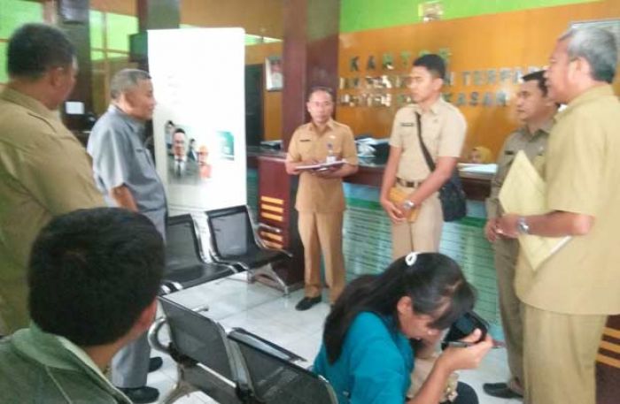 Sekdakab Pamekasan Sidak Instansi Pelayanan Publik, Temukan Kekurangan Sarana dan Prasarana