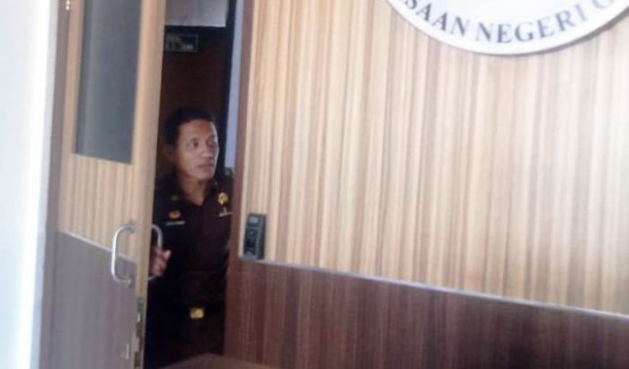 Kembangkan OTT BPPKAD Gresik, Kejari Gresik Periksa Sejumlah Kabid Kembangkan OTT BPPKAD Gresik, Kejari Gresik Periksa Sejumlah Kabid