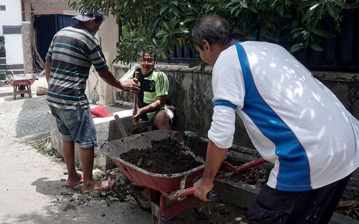 ​Proyek Padat Karya Dinas Perkim Kota Kediri Serap Tenaga Kerja Usia Produktif