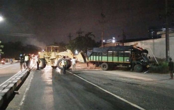 Kembali Terjadi Kecelakaan di Trosobo Taman Sidoarjo, Dua Truk Tabrakan Kembali Terjadi Kecelakaan di Trosobo Taman Sidoarjo, Dua Truk Tabrakan