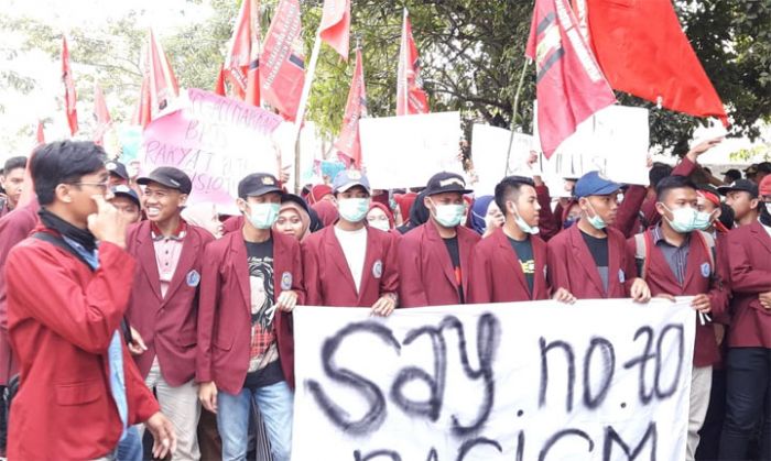 Mahasiswa di Lamongan Demo Tolak Kenaikan Iuran BPJS Kesehatan