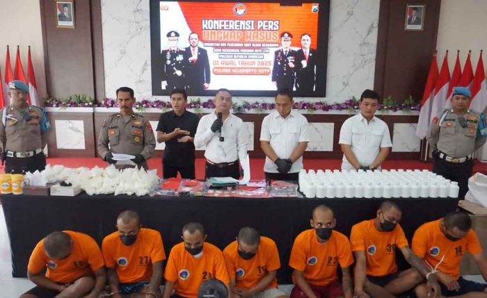 Ungkap Kasus Narkoba, Polres Mojokerto Kota Amankan 139.830 Butir Double L dan 7 Tersangka Ungkap Kasus Narkoba, Polres Mojokerto Kota Amankan 139.830 Butir Double L dan 7 Tersangka
