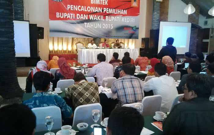 Ikuti Bimtek, Anggota PPK di Kediri Banyak yang Kebingungan Kerjakan Soal Ikuti Bimtek, Anggota PPK di Kediri Banyak yang Kebingungan Kerjakan Soal
