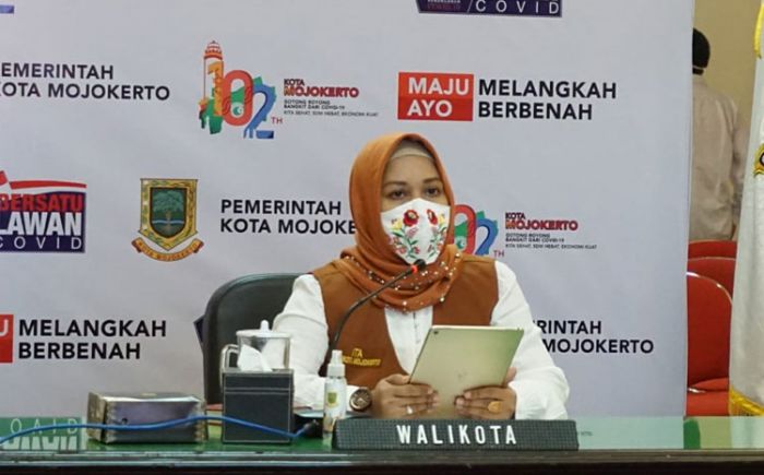 Hadirkan Narasumber Lintas Negara, Ning Ita Jelaskan Skema New Normal Kota Mojokerto dalam Webinar