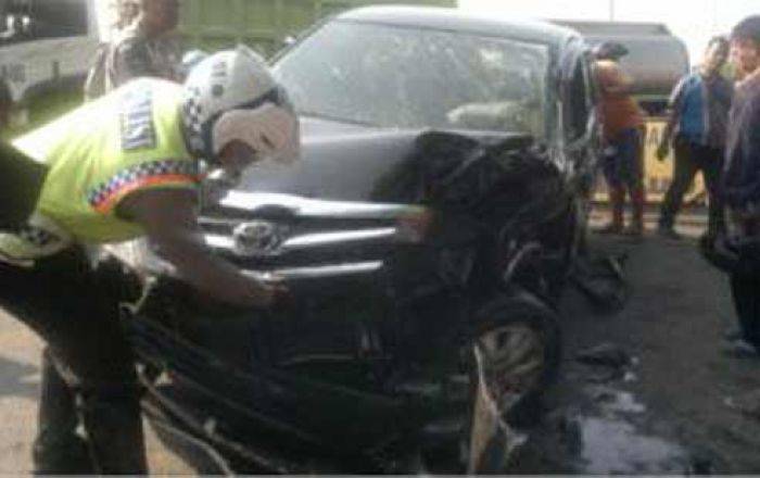 Terobos Perlintasan, Mobil di Tanggulangin Sidoarjo Ringsek Dihantam KA Terobos Perlintasan, Mobil di Tanggulangin Sidoarjo Ringsek Dihantam KA