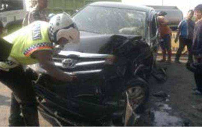 Terobos Perlintasan, Mobil di Tanggulangin Sidoarjo Ringsek Dihantam KA