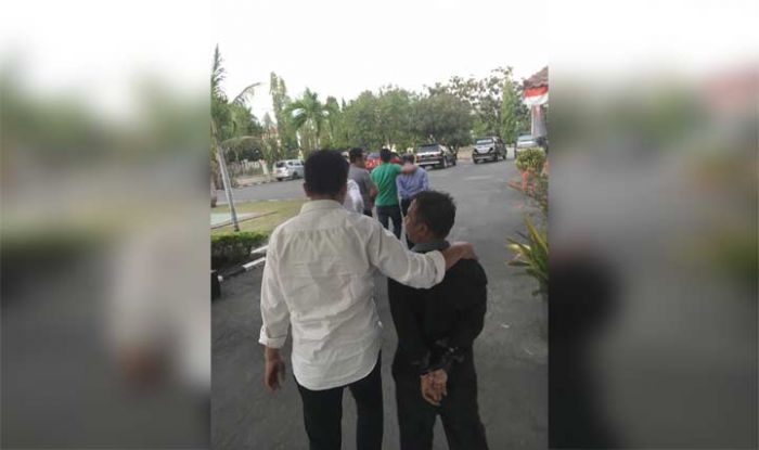 Kejari Gresik OTT 2 Oknum LSM, Peras Kabag Umum atas Dugaan Penyimpangan Dana Kegiatan Kejari Gresik OTT 2 Oknum LSM, Peras Kabag Umum atas Dugaan Penyimpangan Dana Kegiatan