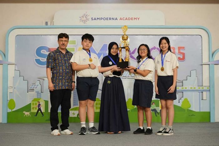 Siswa Kelas 6 Sampoerna Academy Ciptakan 3-in-1 Tree, Solusi Inovatif untuk Kurangi Polusi Udara Siswa Kelas 6 Sampoerna Academy Ciptakan 3-in-1 Tree, Solusi Inovatif untuk Kurangi Polusi Udara