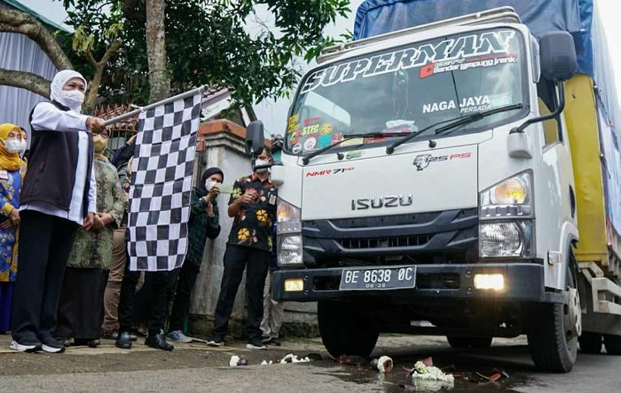 Lepas Ekspor Kopi Perdana ke Mesir, Gubernur Khofifah Sebut Communal Branding Jadi Solusi UMKM Lepas Ekspor Kopi Perdana ke Mesir, Gubernur Khofifah Sebut Communal Branding Jadi Solusi UMKM