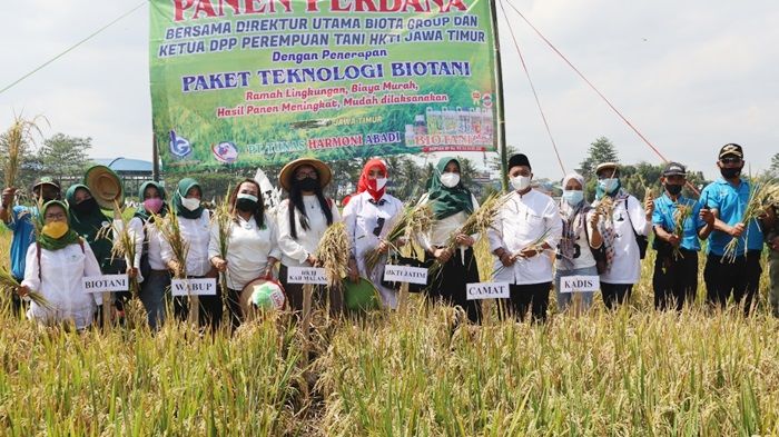 Biotani Gandeng Perempuan Tani HKTI Lakukan Panen Raya di Kepanjen Malang