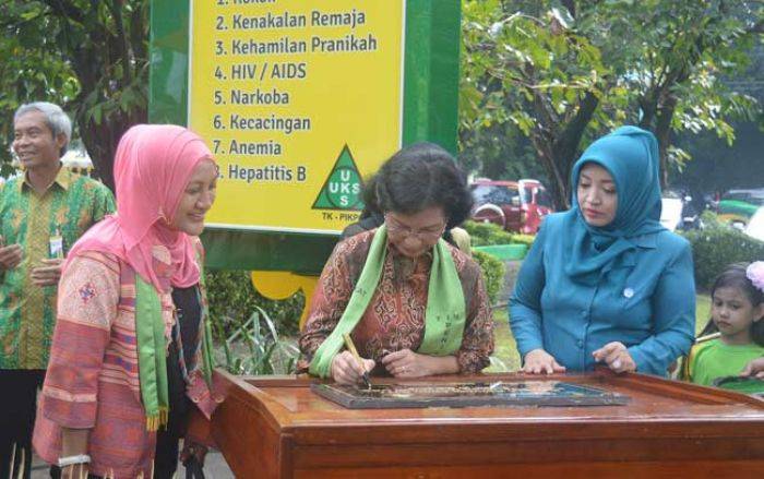 Tim LLSS Kunjungi Gresik, Bangga dengan Banyaknya Inovasi UKS Tim LLSS Kunjungi Gresik, Bangga dengan Banyaknya Inovasi UKS
