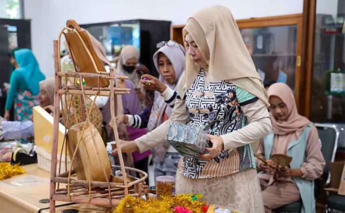 Tangkap Peluang Usaha saat Ramadhan, Disperdagin Kota Kediri Gelar Pelatihan Hampers Pusaka Tangkap Peluang Usaha saat Ramadhan, Disperdagin Kota Kediri Gelar Pelatihan Hampers Pusaka