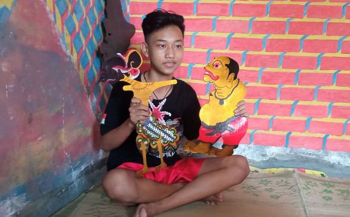 Tak Mampu Beli, Anak SMP di Madiun Bikin Wayang Sendiri Tak Mampu Beli, Anak SMP di Madiun Bikin Wayang Sendiri