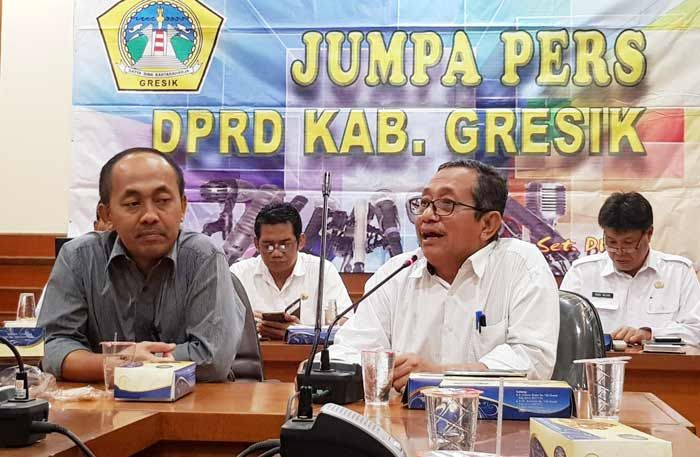 Dongkrak PAD, DPRD Gresik Minta Pajak Reklame Dimaksimalkan Dongkrak PAD, DPRD Gresik Minta Pajak Reklame Dimaksimalkan