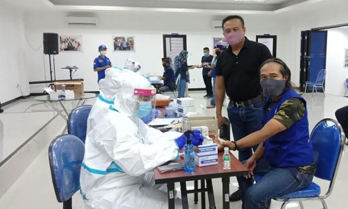 Lima Anggota Fraksi Nasdem DPRD Gresik Jalani Rapid Test Lima Anggota Fraksi Nasdem DPRD Gresik Jalani Rapid Test
