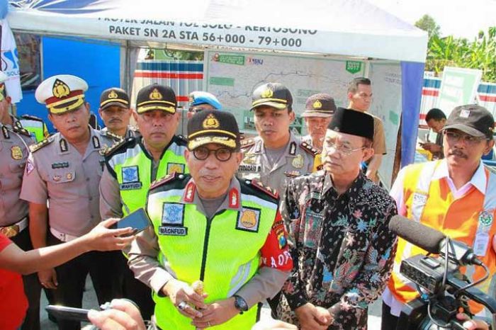 Kapolda Jatim Tinjau Langsung Arus Lalin di Perbatasan Jatim - Jateng