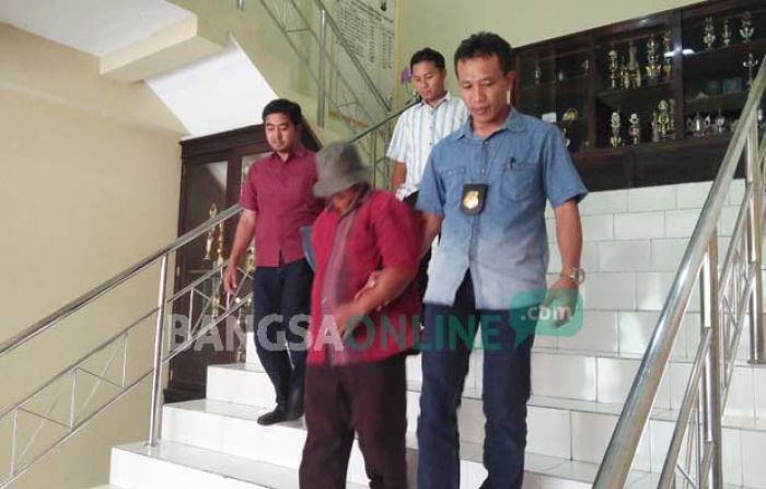 Belum Sebulan Dilantik, Kades Pojok Kena OTT Tim Saber Pungli Belum Sebulan Dilantik, Kades Pojok Kena OTT Tim Saber Pungli