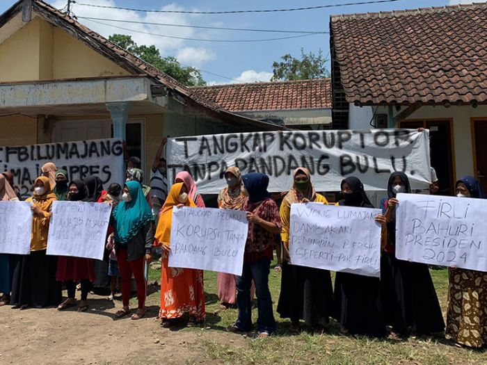 Dinilai Tangkap Koruptor Tanpa Pandang Bulu, Emak-emak di Lumajang Dukung Ketua KPK Nyapres 2024 Dinilai Tangkap Koruptor Tanpa Pandang Bulu, Emak-emak di Lumajang Dukung Ketua KPK Nyapres 2024