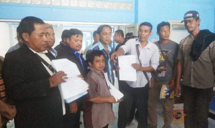 Tolak Penunjukan Wiji Sebagai Wakil Ketua DPRD, Ketua DPC PAN se-Lamongan Kembali Datangi Kantor DPD Tolak Penunjukan Wiji Sebagai Wakil Ketua DPRD, Ketua DPC PAN se-Lamongan Kembali Datangi Kantor DPD