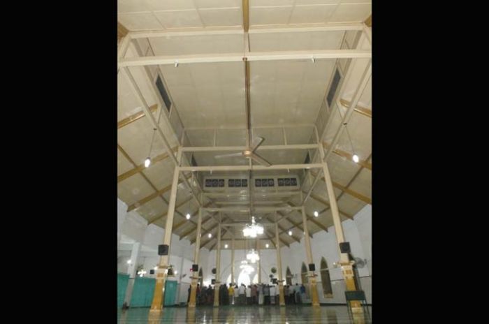 Menelusuri Jejak Kampung Religi di Surabaya (21): Atap Masjid Peneleh Menyerupai Bahtera Nabi Nuh Menelusuri Jejak Kampung Religi di Surabaya (21): Atap Masjid Peneleh Menyerupai Bahtera Nabi Nuh