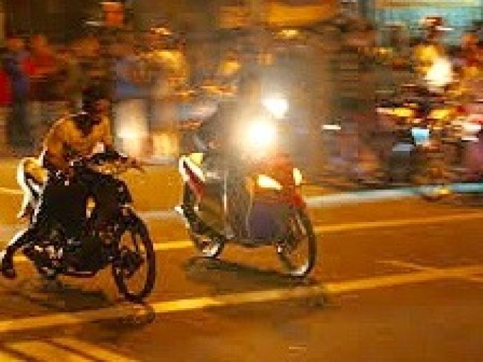 Balap Liar atau Speeding di Surabaya Masih Marak Meski Jam Malam Diberlakukan Balap Liar atau Speeding di Surabaya Masih Marak Meski Jam Malam Diberlakukan