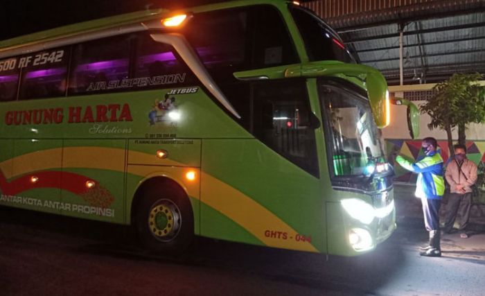 Bus AKAP Sudah Mulai Masuk Terminal Ngawi, Tapi Tidak Ada Penumpang yang Turun Bus AKAP Sudah Mulai Masuk Terminal Ngawi, Tapi Tidak Ada Penumpang yang Turun