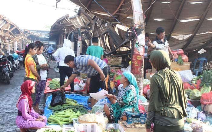 Pedagang Pasar Baru Porong Sidoarjo Nekat Tempati Puing Kebakaran