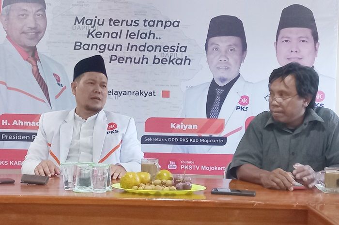 DPD PKS Kabupaten Mojokerto Tegas Tolak Kenaikan Harga BBM Bersubsidi DPD PKS Kabupaten Mojokerto Tegas Tolak Kenaikan Harga BBM Bersubsidi
