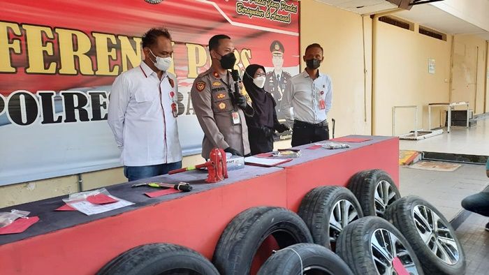 Maling Spesialis Ban dan Velg Mobil di Tuban Dibekuk, Pelaku di Bawah Umur, Bongkar Ban Cuma 2 Menit Maling Spesialis Ban dan Velg Mobil di Tuban Dibekuk, Pelaku di Bawah Umur, Bongkar Ban Cuma 2 Menit