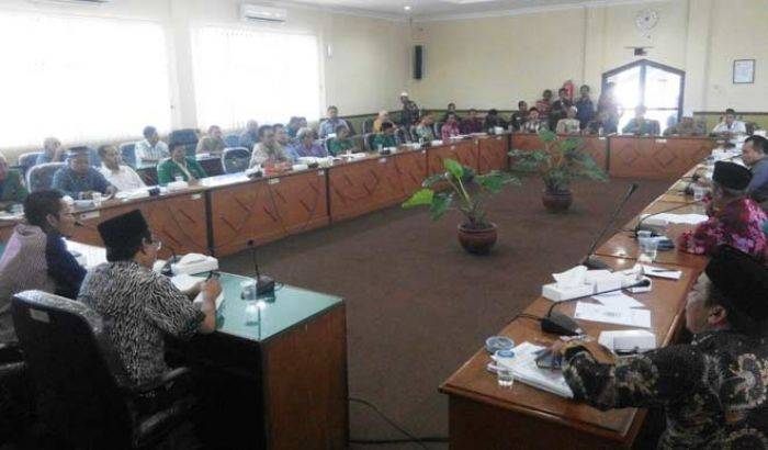 Ditolak Warga, Dewan Sidoarjo Minta Karaoke Pop City Batalkan Operasi Ditolak Warga, Dewan Sidoarjo Minta Karaoke Pop City Batalkan Operasi