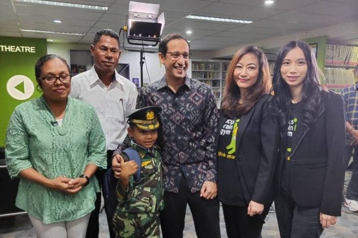 Nono Sang Juara Olimpiade Matematika Ditawari Beasiswa Pendidikan oleh Dua Menteri Nono Sang Juara Olimpiade Matematika Ditawari Beasiswa Pendidikan oleh Dua Menteri