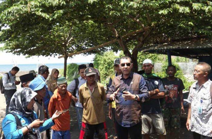 Anggota DPR RI Datangi Pembangunan Pagar Tembok Pelabuhan Jangkar yang Ditolak Warga Anggota DPR RI Datangi Pembangunan Pagar Tembok Pelabuhan Jangkar yang Ditolak Warga