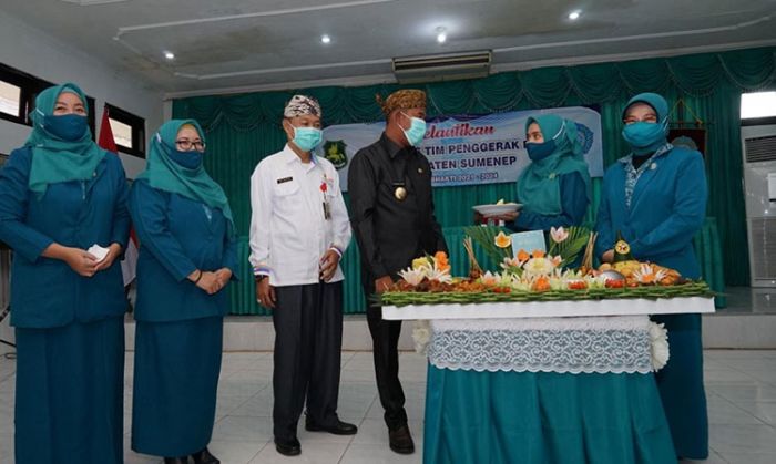 Hadiri Pelantikan, Bupati Sumenep: TP-PKK Harus Dorong dan Tingkatkan Pemberdayaan Masyarakat Hadiri Pelantikan, Bupati Sumenep: TP-PKK Harus Dorong dan Tingkatkan Pemberdayaan Masyarakat