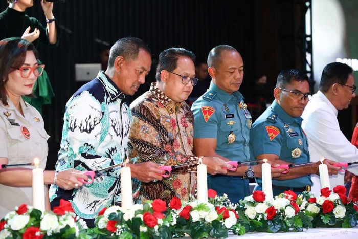 Hadiri Peringatan Natal, Pj Gubernur Adhy Gaungkan Nilai Cinta Kasih dalam Keberagaman Hadiri Peringatan Natal, Pj Gubernur Adhy Gaungkan Nilai Cinta Kasih dalam Keberagaman