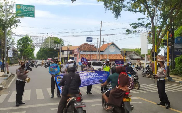 Ops Patuh Semeru 2021, Polres Pamekasan Imbau Masyarakat Displin Berlalu Lintas dan Prokes