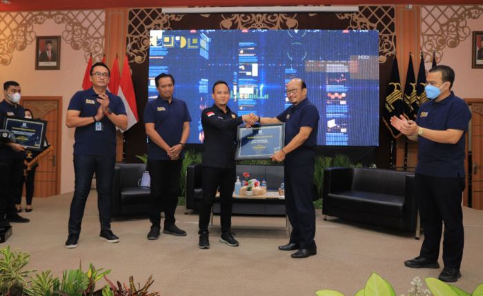 Kumham PR Summit 2022 - East Java Region, Kanim Malang Sabet Penghargaan Tim Humas Terbaik Kumham PR Summit 2022 - East Java Region, Kanim Malang Sabet Penghargaan Tim Humas Terbaik