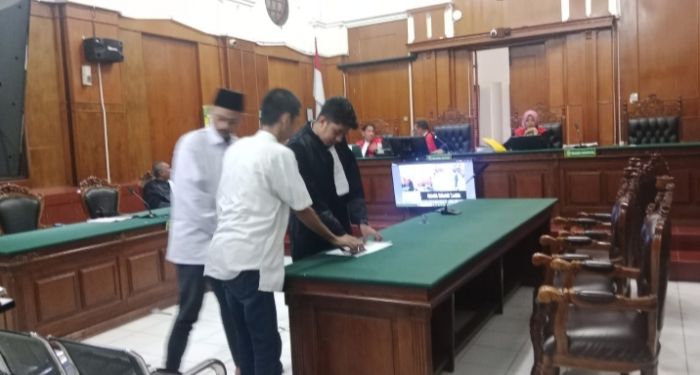 Terdakwa Curanmor Honda Beat Milik Paman di Kedungmangu Surabaya Dengarkan Dakwaan JPU Terdakwa Curanmor Honda Beat Milik Paman di Kedungmangu Surabaya Dengarkan Dakwaan JPU