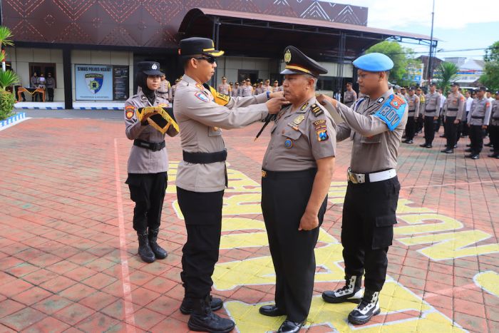 Kapolres Ngawi Pimpin Upacara Kenaikan Pangkat Pengabdian Wakapolsek Kwadungan Kapolres Ngawi Pimpin Upacara Kenaikan Pangkat Pengabdian Wakapolsek Kwadungan