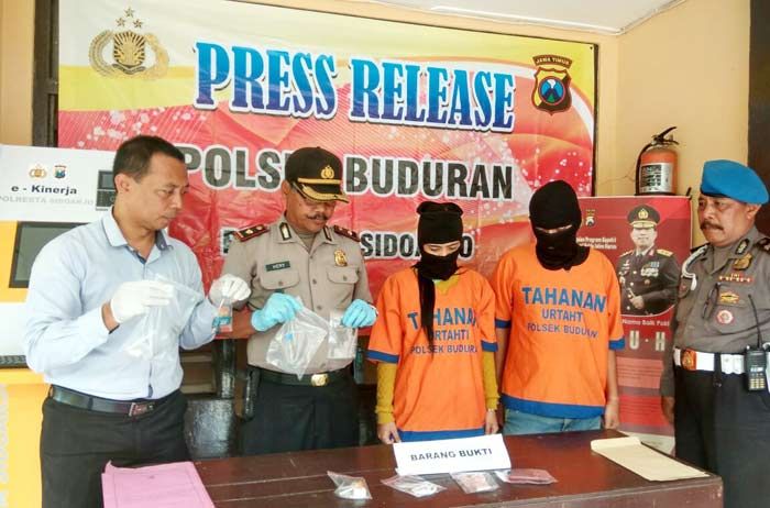Nyabu di Kamar Kost, Petugas Gabungan TNI-Polri Ringkus Sejoli di Sidoarjo Nyabu di Kamar Kost, Petugas Gabungan TNI-Polri Ringkus Sejoli di Sidoarjo