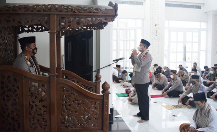 Masjid Al Ikhlas Mulai Dibuka, Wakapolresta Sidoarjo Jadi Khatib Salat Jumat Masjid Al Ikhlas Mulai Dibuka, Wakapolresta Sidoarjo Jadi Khatib Salat Jumat