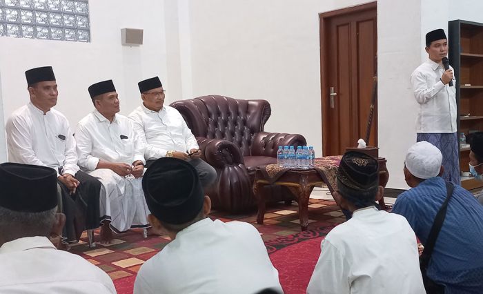 Giliran Ribuan Warga Dlanggu, Mojoanyar, dan Bangsal, Diundang Kiai Asep Buber dan Terima Sembako