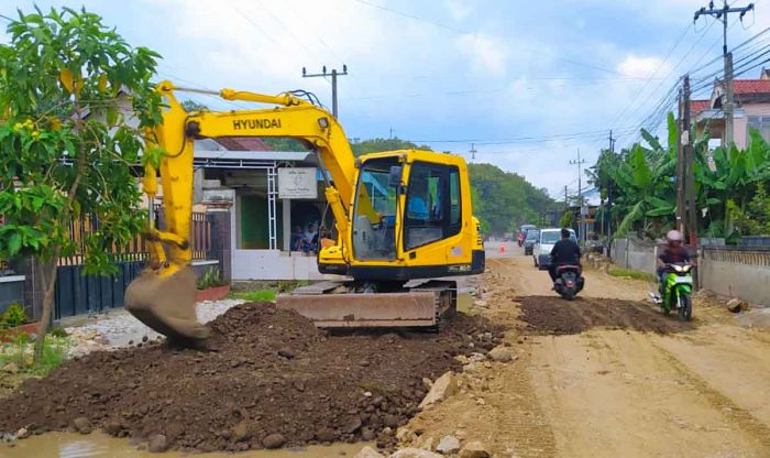 Pemkab Tulungagung Perbaiki Jalan di Sejumlah Titik Jelang Mudik Lebaran Pemkab Tulungagung Perbaiki Jalan di Sejumlah Titik Jelang Mudik Lebaran