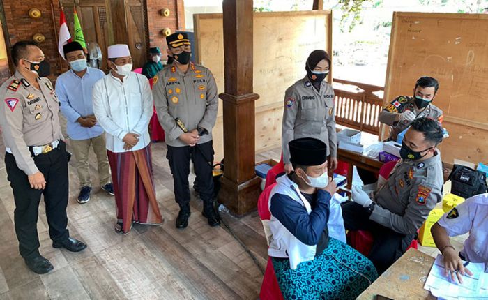 Peringati HUT Ke-73 Polwan, Polres Probolinggo Gelar Vaksinasi untuk Santri