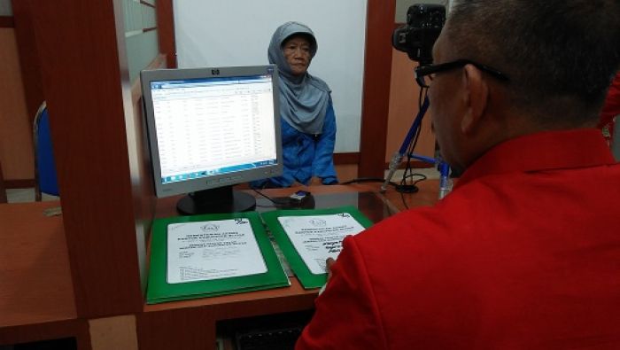 Hanya 10 Menit, Lansia Bisa Dapatkan Paspor di Kantor Imigrasi Blitar Hanya 10 Menit, Lansia Bisa Dapatkan Paspor di Kantor Imigrasi Blitar