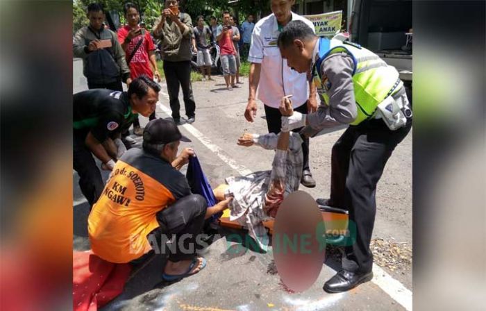 Kakek di Ngawi Tewas Ditabrak Bus Sugeng Rahayu Kakek di Ngawi Tewas Ditabrak Bus Sugeng Rahayu