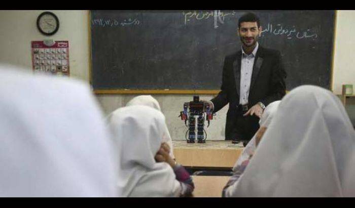 Pesta Kelulusan Setengah Telanjang, 30 Lebih Siswa di Iran Dihukum Cambuk 99 Kali Pesta Kelulusan Setengah Telanjang, 30 Lebih Siswa di Iran Dihukum Cambuk 99 Kali