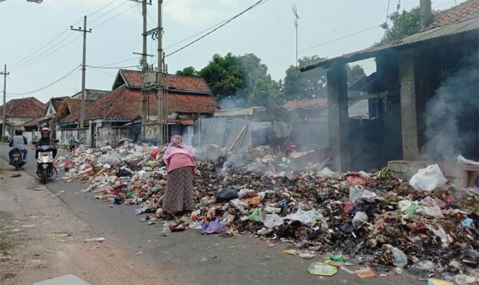 3 Hari Tidak Diambil dari TPS, Sampah di Kota Bangkalan Meluber ke Jalanan