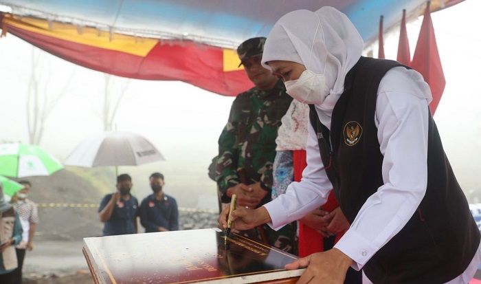 Resmikan Jembatan Kajar Kuning, Khofifah: Akses Bangkitkan Ekonomi dan Pendidikan Kian Mudah